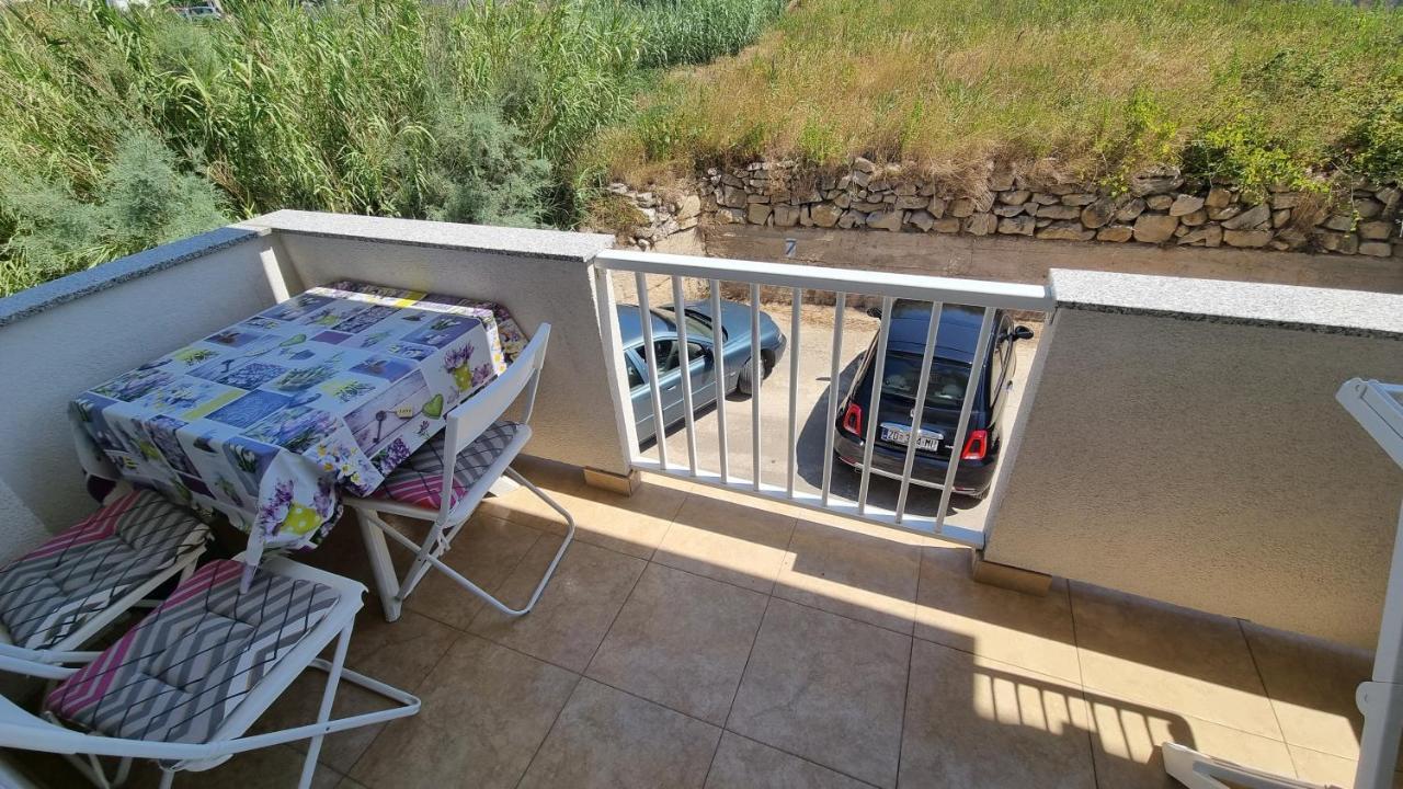 Apartments Miki Pag Town Exterior foto