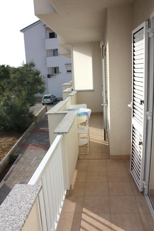 Apartments Miki Pag Town Exterior foto